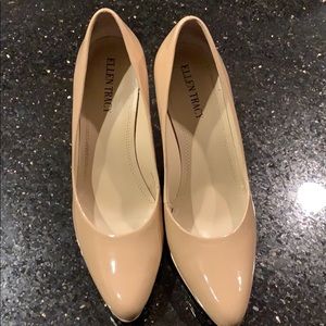 Ellen Tracy Neutral Pumps